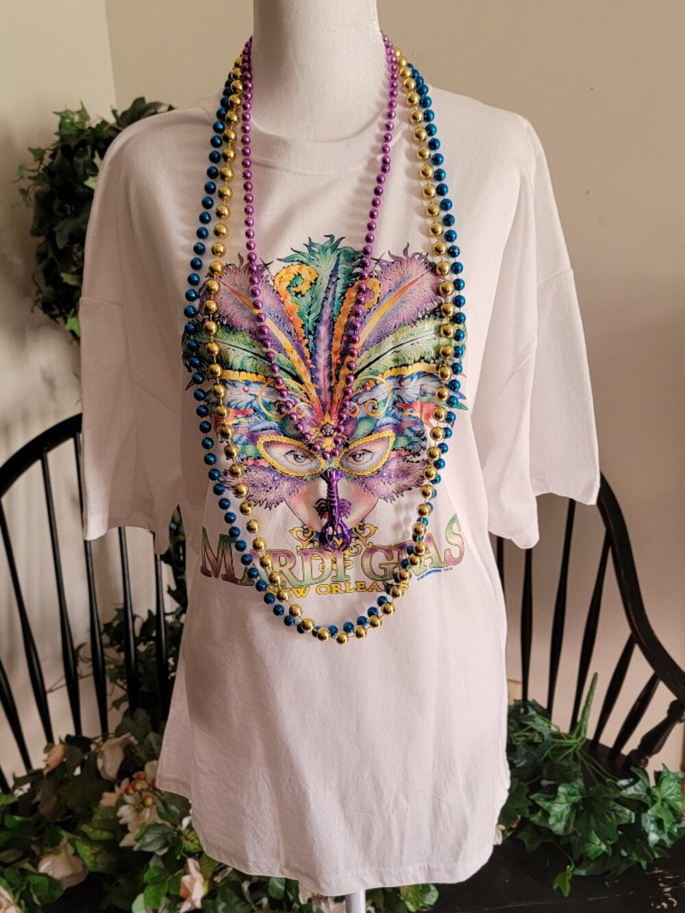 Mardi Gras T Shirt Features the Mask NWOT Authentic Beads Included